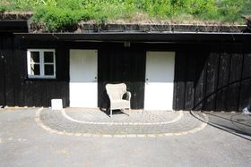 Brosteinsrammer i asfalt