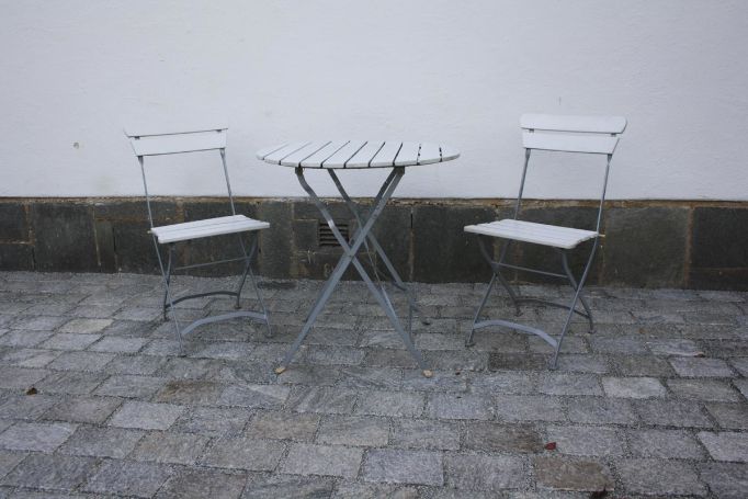 Uterom med stor brostein i granitt