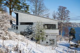 Bilde av husets fasade med pulttak